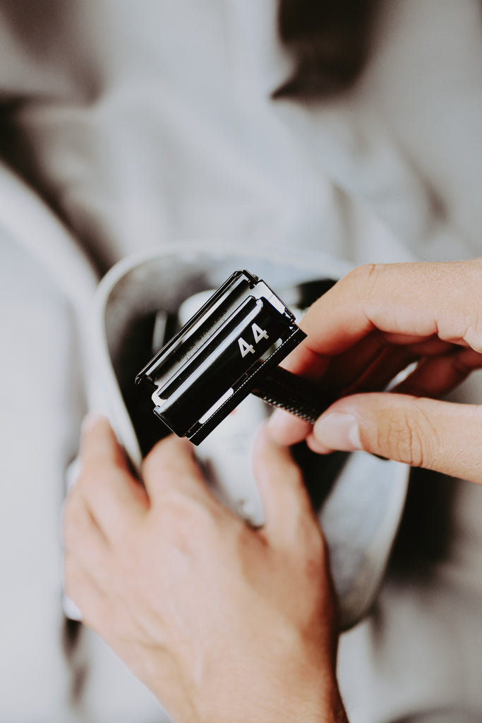 black safety razor washbag