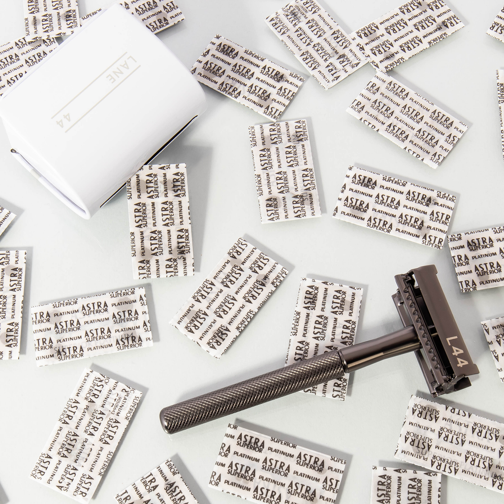 Safety razor and double edge blade recycling bin on double edge blades