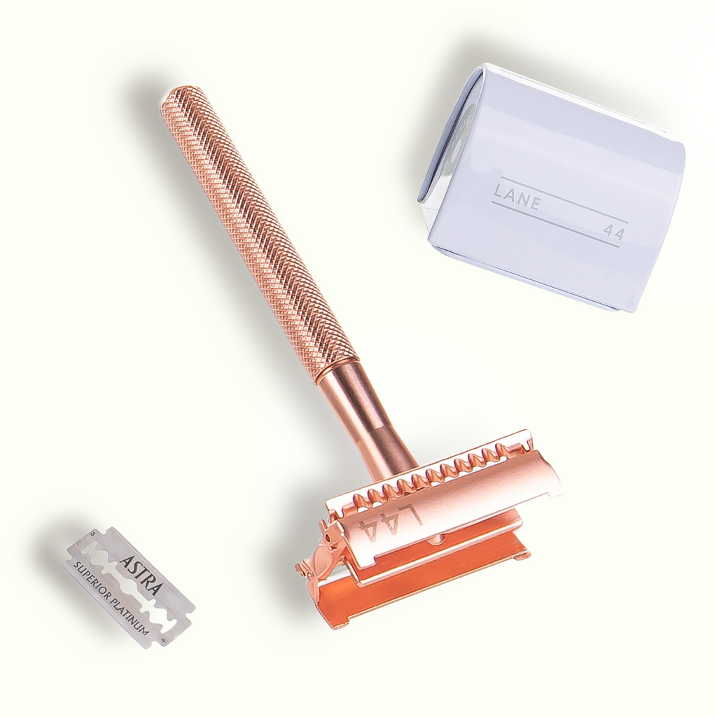 safety razor with blade recycling bin and blades